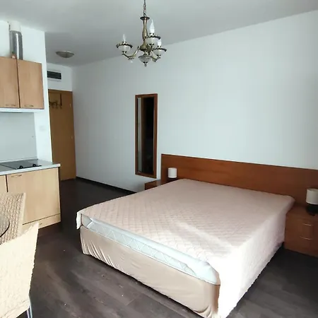 Sunny In Apartcomplex Solmarine